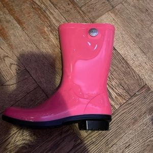 Ugg rain boots size 5, great condition worn once.